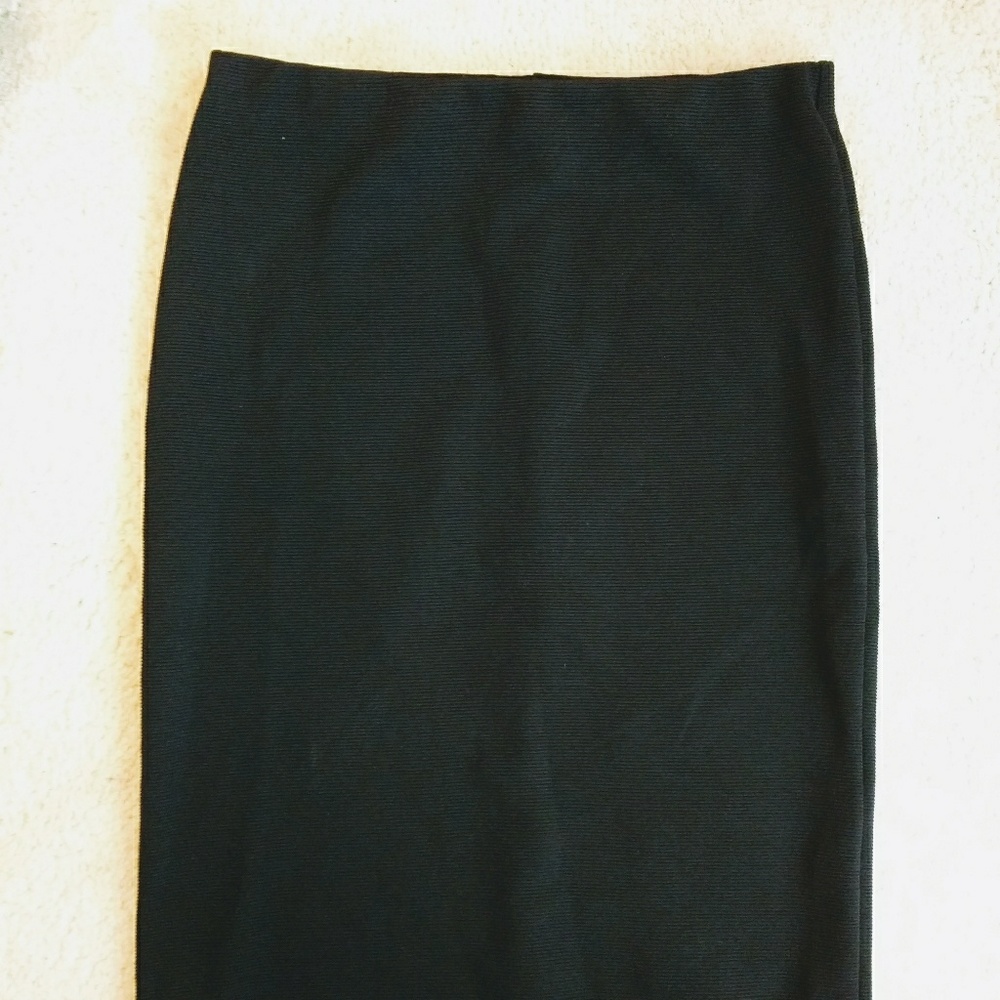 H&M black ribbed stretch midi pencil skirt